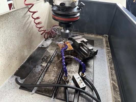 Z-axis CNC Metal EDM550 Die Sinker Electronic Discharge Machine