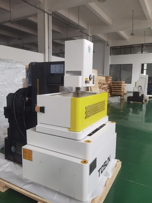 Spark Working CNC Electrical Discharge Wire Cut EDM Machine D320c