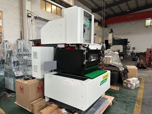 Precision Submerge CNC Machine Brass Wire Cut EDM Swe85SL