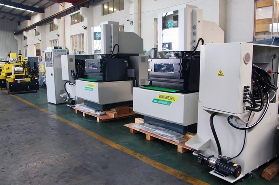 Precision Submerge CNC Machine Brass Wire Cut EDM Swe85SL